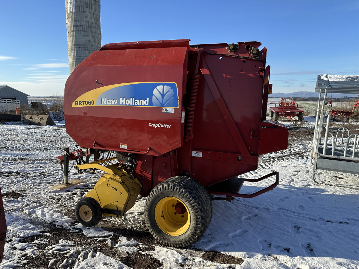 PRESSE À BALLES RONDES NEW HOLLAND 7060