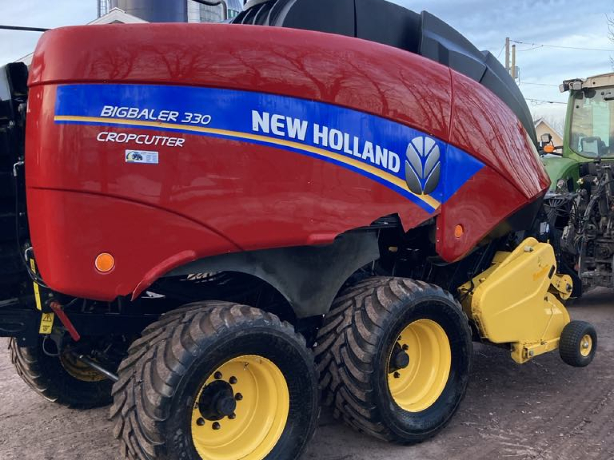 PRESSE À GROSSES BALLES CARRÉES NEW HOLLAND 2013, BIGBALER 330